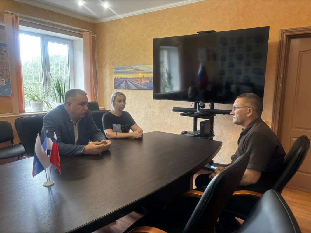 В рамках деятельности оперативного штаба при Управлении Росреестра по Херсонской области состоялась рабочая встреча руководителя штаба Василия Романова с начальником отдела земельных и имущественных отношений, архитектуры и... В рамках деятельности оперативного штаба при Управлении Росреестра по Херсонской области состоялась рабочая встреча руководителя штаба Василия Романова с начальником отдела земельных и имущественных отношений, архитектуры и...