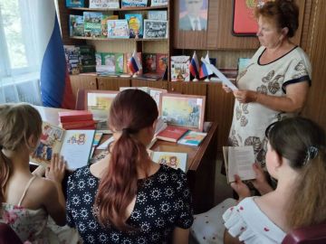 В Геническом округе открылись выставки в честь Владимира Маяковского