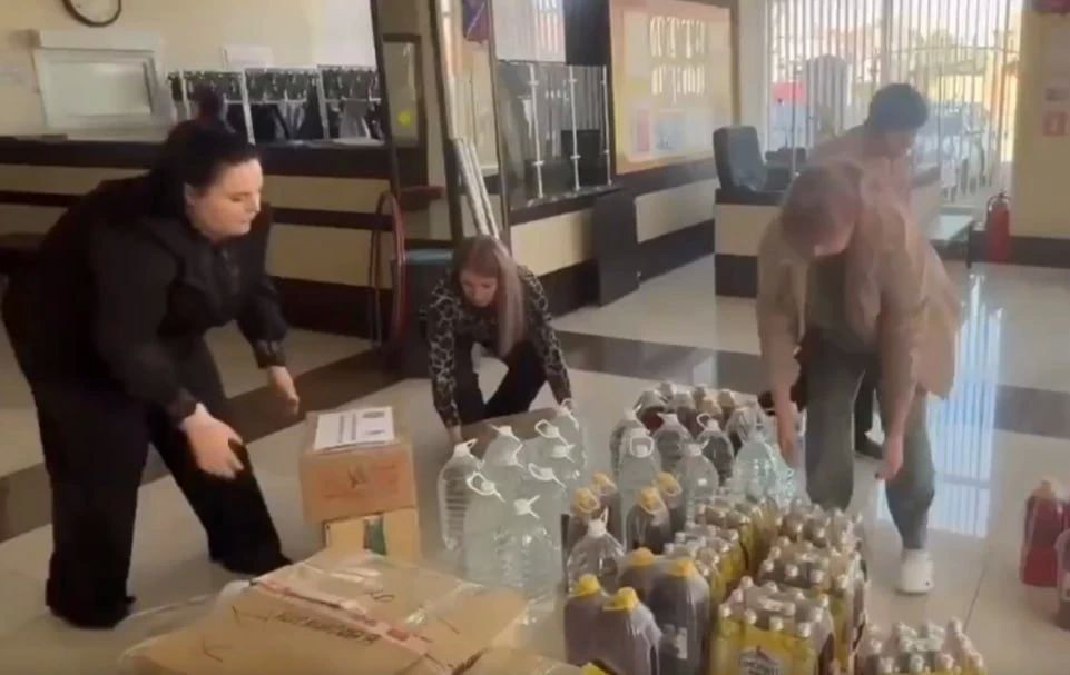 Краснодарский край с начала года направил около 2,5 тонны гуманитарной помощи в Каховский округ Краснодарский край с начала года направил около 2,5 тонны гуманитарной помощи в Каховский округ