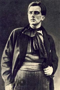 Владимир Маяковский родился 19 июля 1893 года