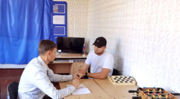 В ходе объезда учреждений культуры округа первый заместитель главы Каховского округа Игорь Бжезицкий провел совещание с руководителем Новокаменского сельского клуба