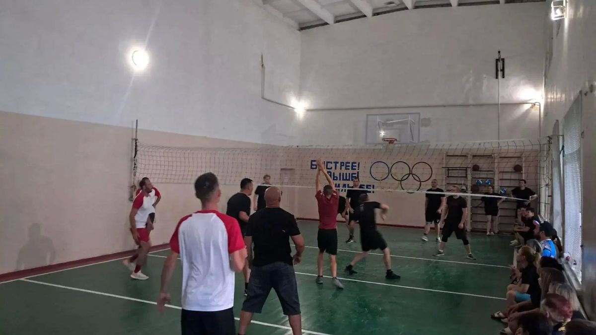 В Тарасовке прошёл товарищеский матч по волейболу В Тарасовке прошёл товарищеский матч по волейболу