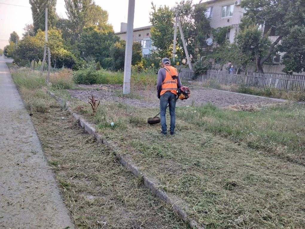В Скадовске продолжаются работы по благоустройству В Скадовске продолжаются работы по благоустройству