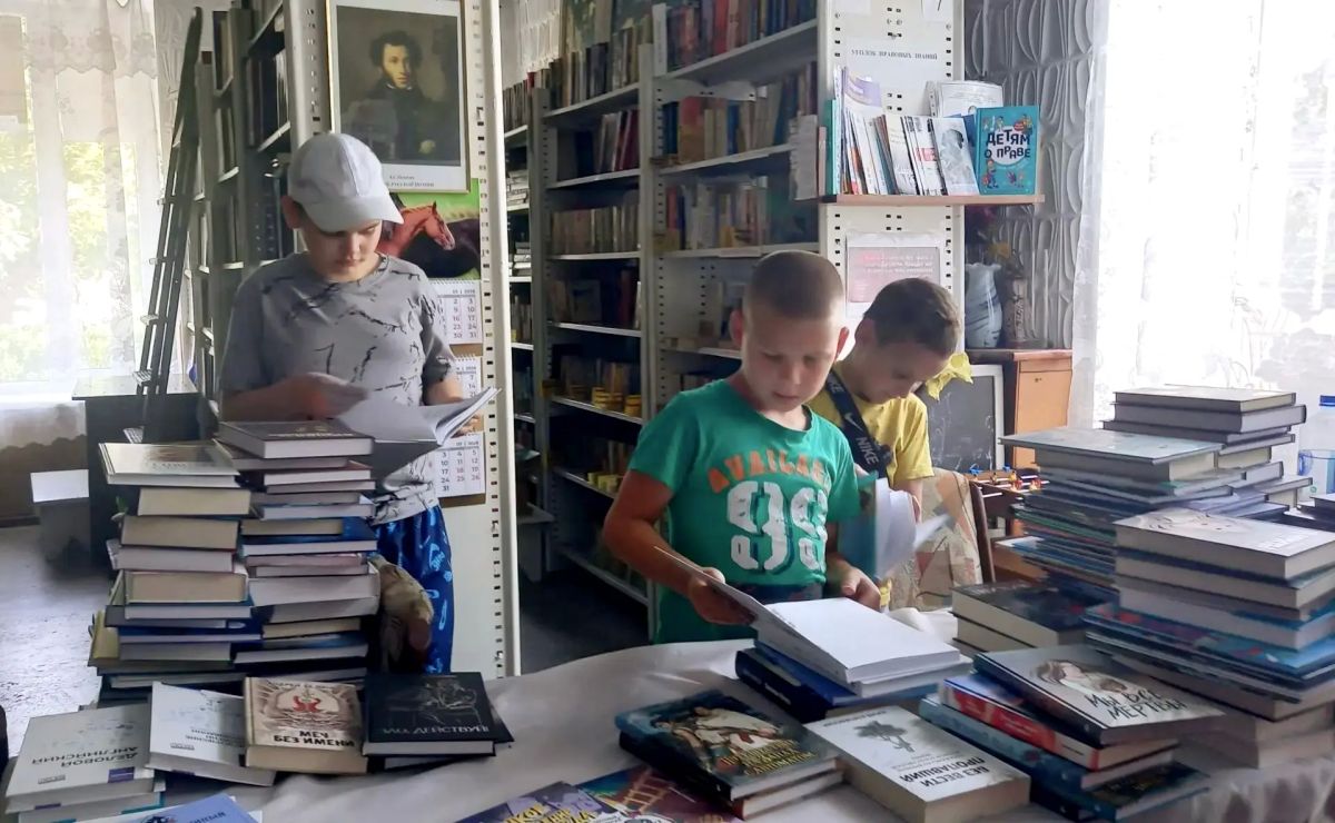 Книжный фонд Раздольненской библиотеки пополнился новой интересной и увлекательной литературой