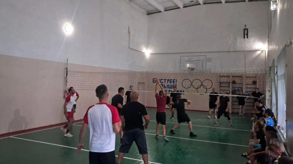 Александр Дудка: В Тарасовке прошёл товарищеский матч по волейболу Александр Дудка: В Тарасовке прошёл товарищеский матч по волейболу