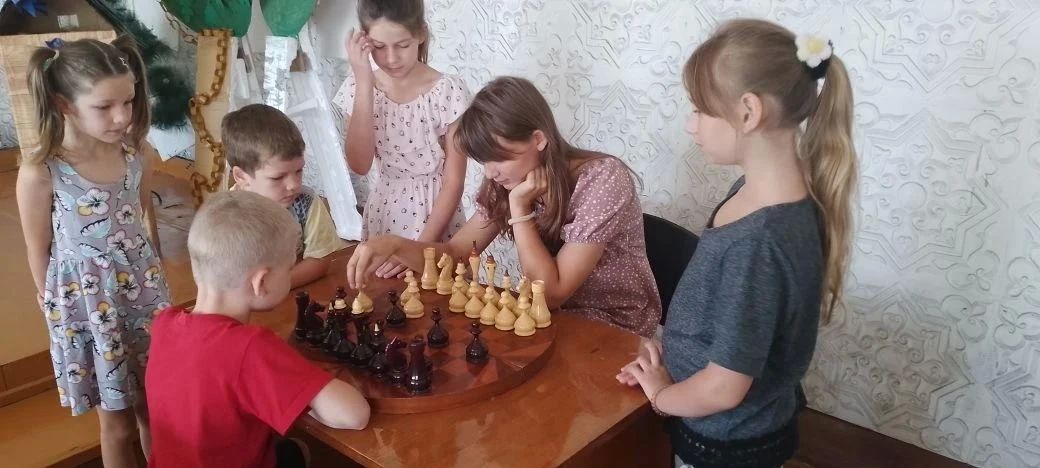«Путешествие в шахматное королевство» в Лазурненской библиотеке «Путешествие в шахматное королевство» в Лазурненской библиотеке