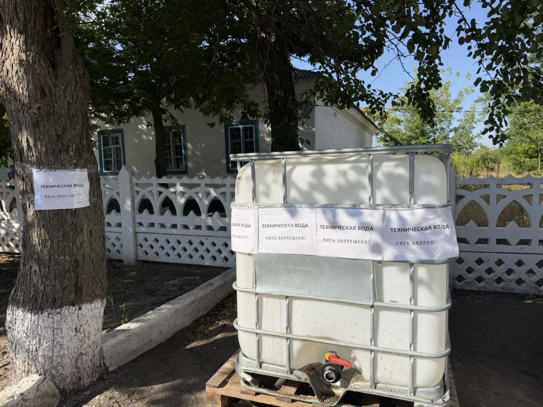 По поручению главы Великолепетихского округа Ольги Барановской в селе Рубановка, на территории Водоканала ( центр села), завершена установка ёмкости для технической воды По поручению главы Великолепетихского округа Ольги Барановской в селе Рубановка, на территории Водоканала ( центр села), завершена установка ёмкости для технической воды