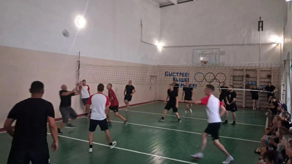 Александр Дудка: В Тарасовке прошёл товарищеский матч по волейболу Александр Дудка: В Тарасовке прошёл товарищеский матч по волейболу