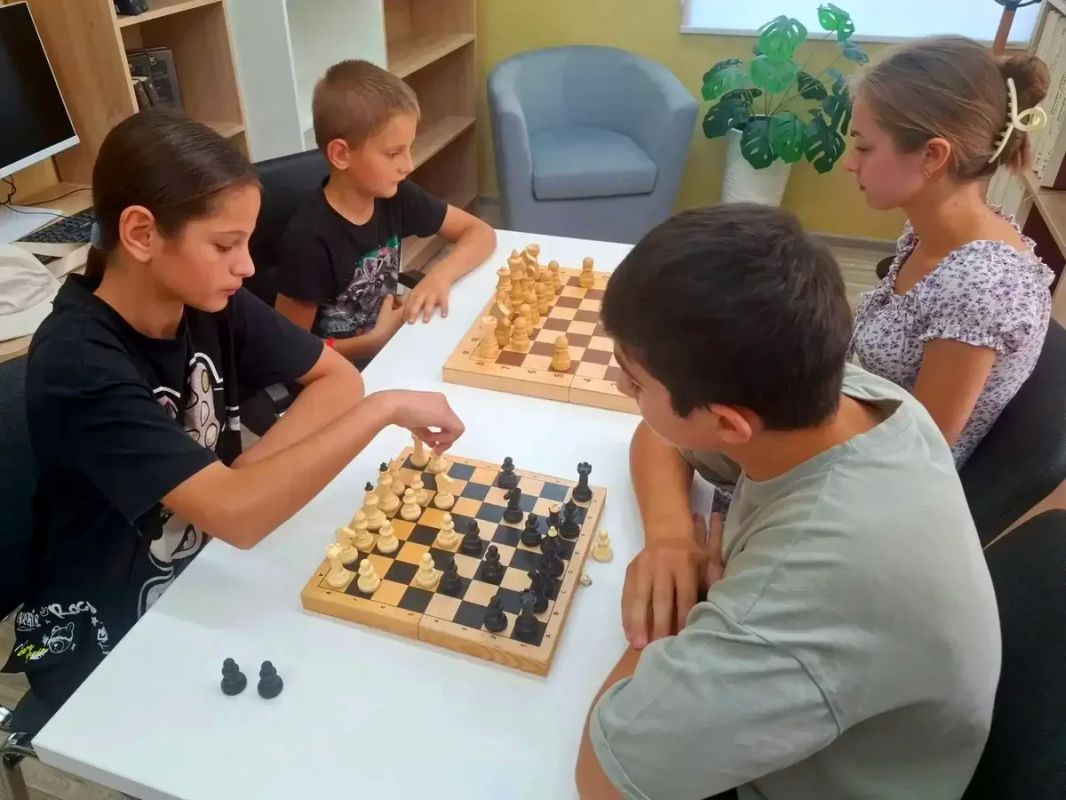Мастер-классы, партии и грамоты: в спортшколе «Скиф» прошёл шахматный турнир Мастер-классы, партии и грамоты: в спортшколе «Скиф» прошёл шахматный турнир