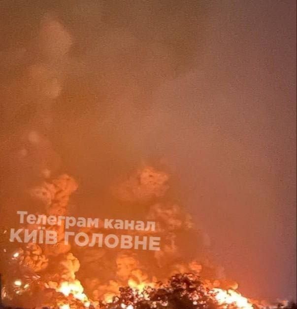 Не менее 42 баллистических ракет и около десяти гиперзвуковых ракет, в комбинации с дронами камикадзе добрались этой ночью до Киева и его пригородов, что стало самым масштабным ударом по Киеву с начала СВО Не менее 42 баллистических ракет и около десяти гиперзвуковых ракет, в комбинации с дронами камикадзе добрались этой ночью до Киева и его пригородов, что стало самым масштабным ударом по Киеву с начала СВО