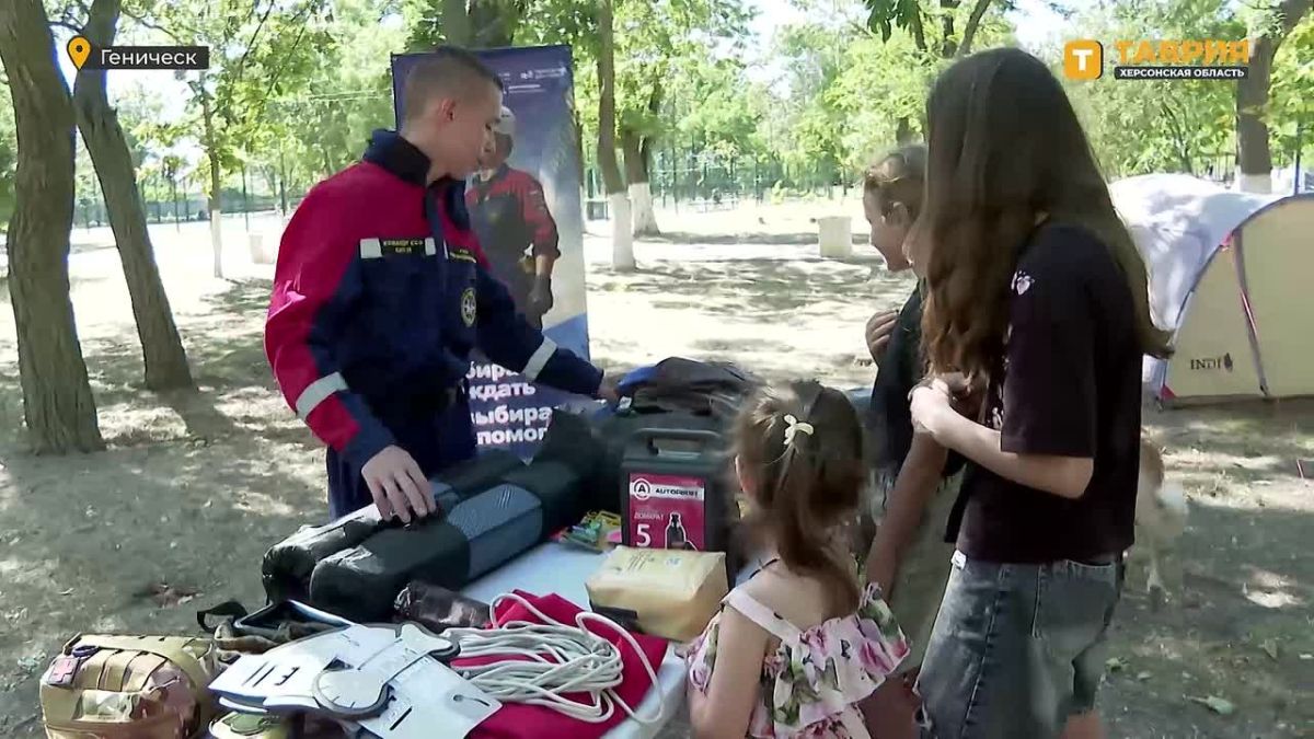 Участники туристической площадки ВСКС в Геническе освоили альпинистские техники