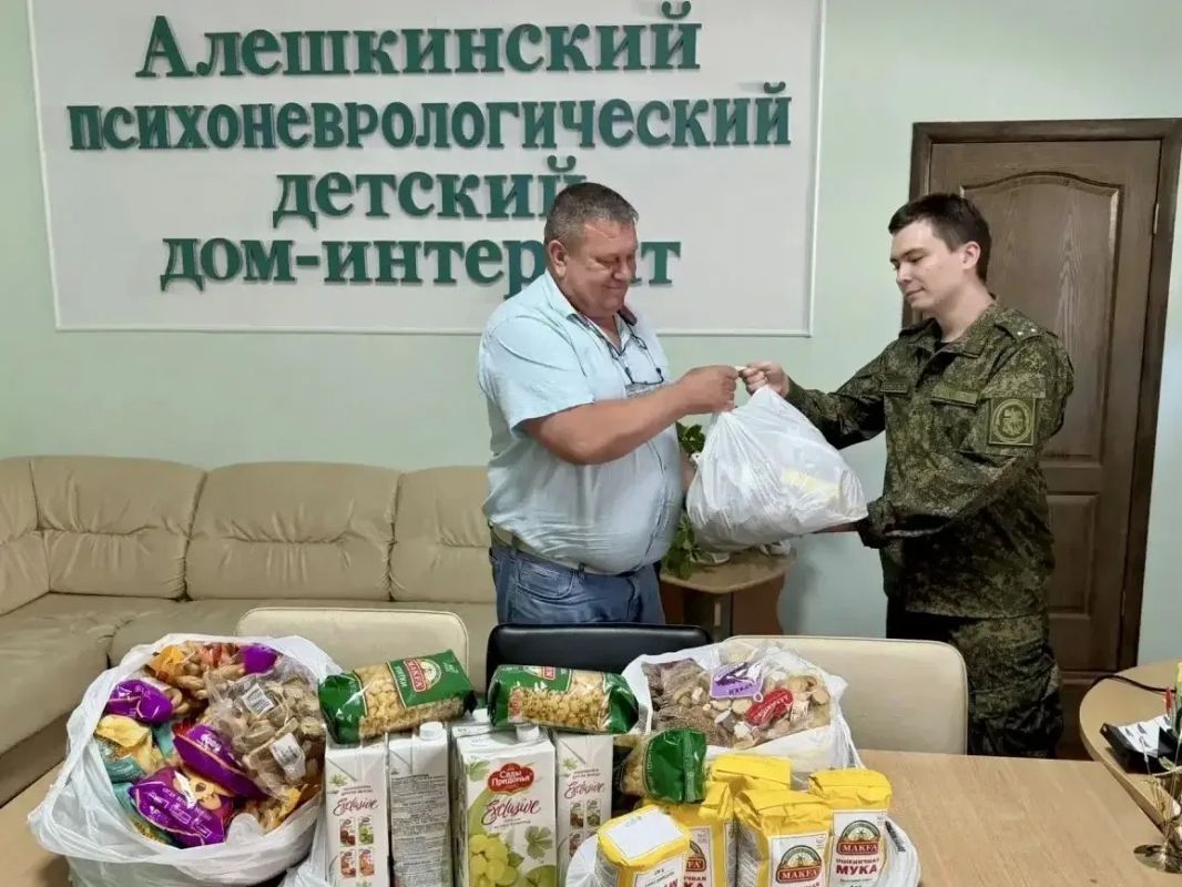 Сотрудники СК России оказали поддержку воспитанникам Алешкинского детского дома-интерната