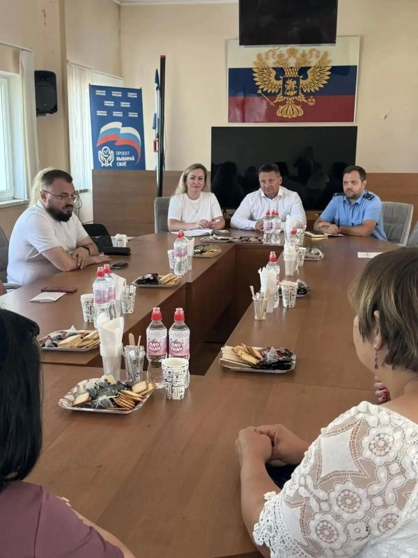 Заместитель прокурора Скадовского района и глава администрации муниципального округа провели встречу с членами семей участников СВО Заместитель прокурора Скадовского района и глава администрации муниципального округа провели встречу с членами семей участников СВО