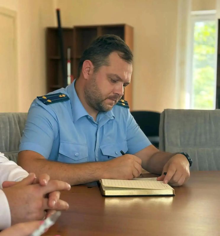Заместитель прокурора Скадовского района и глава администрации муниципального округа провели встречу с членами семей участников СВО Заместитель прокурора Скадовского района и глава администрации муниципального округа провели встречу с членами семей участников СВО