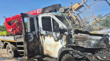 В Алешкинском округе ВСУ ударили по автовышке, на которой работали электрики