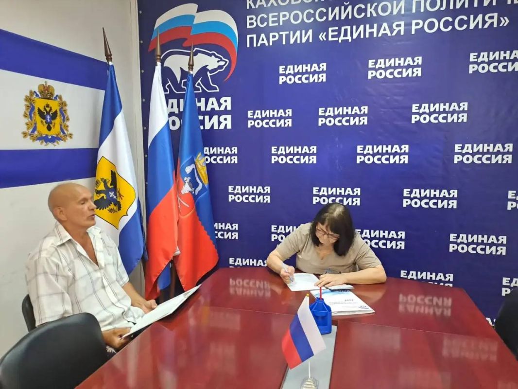 Приём граждан провела депутат Каховского Совета депутатов от партии «Единая Россия» Людмила Белоущенко Приём граждан провела депутат Каховского Совета депутатов от партии «Единая Россия» Людмила Белоущенко
