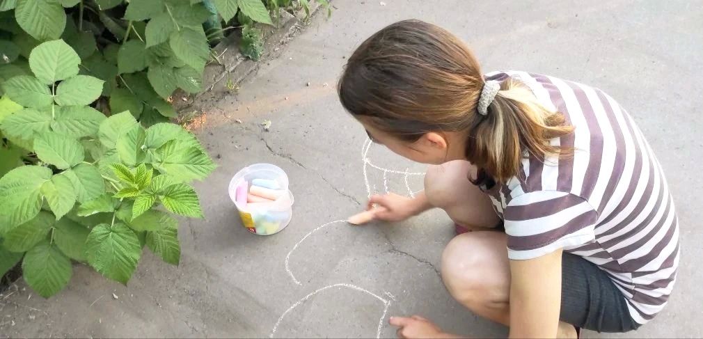 Конкурсы рисунков на асфальте прошли в учреждениях культуры Каховского округа Конкурсы рисунков на асфальте прошли в учреждениях культуры Каховского округа
