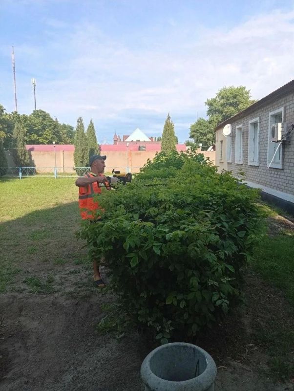 Коммунальные службы "Джарылгача" продолжают наводить порядок в Скадовском округе Коммунальные службы "Джарылгача" продолжают наводить порядок в Скадовском округе
