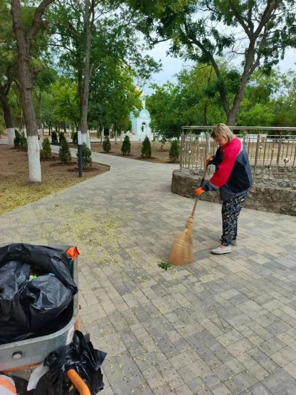 Ежедневная забота о чистоте и порядке: итоги работы МКУ «Азовкоммунсервис» за 23 июля Ежедневная забота о чистоте и порядке: итоги работы МКУ «Азовкоммунсервис» за 23 июля