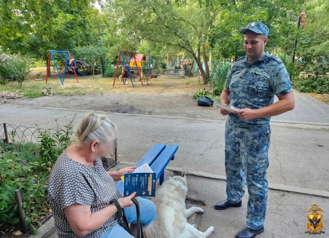 В Геническе полицейские провели профилактические беседы о кибербезопасности В Геническе полицейские провели профилактические беседы о кибербезопасности