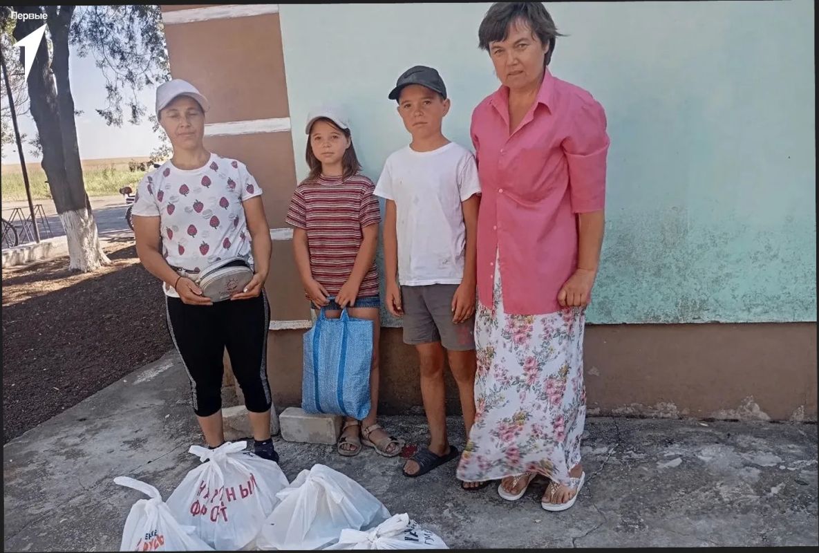 Участники проекта «Родные — Любимые» передали гуманитарную помощь социально незащищенным категориям граждан Участники проекта «Родные — Любимые» передали гуманитарную помощь социально незащищенным категориям граждан
