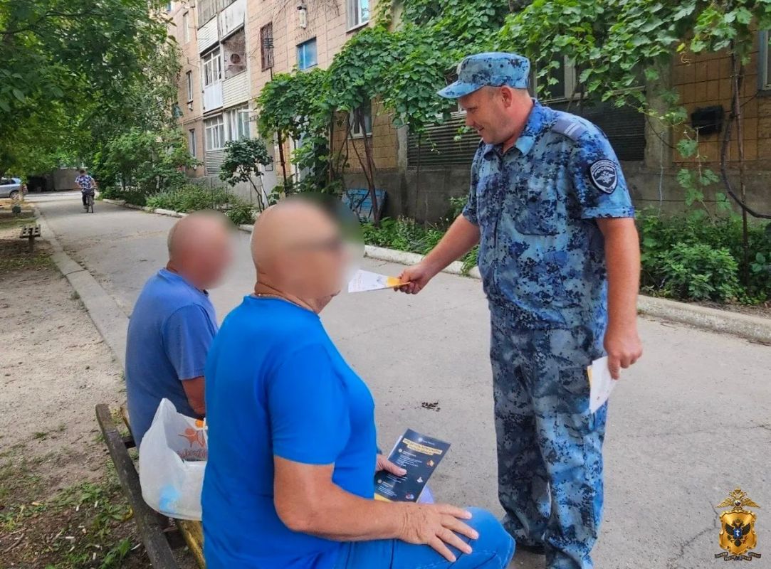 В г. Геническе полицейские провели мероприятия по профилактике мошенничеств