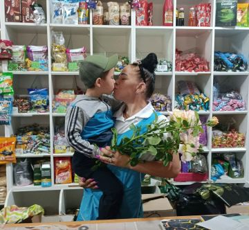 Ко Дню работников торговли в селе Богдановка культработники поздравили с профессиональным праздником работников сферы