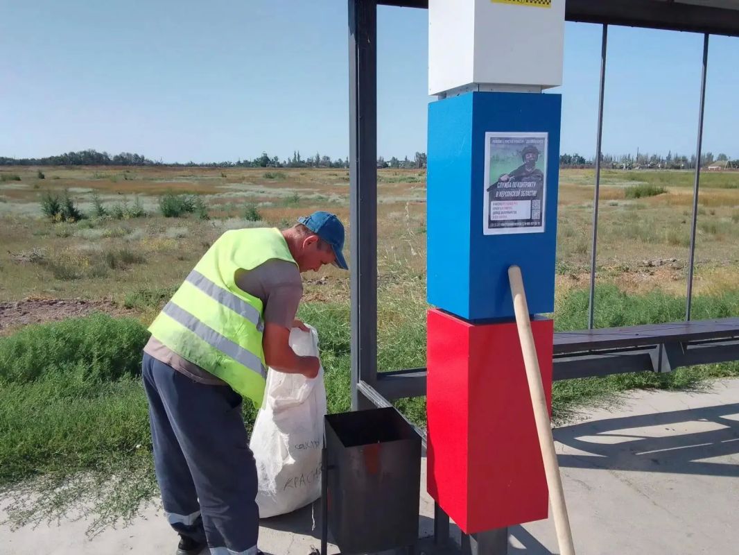 В селе Красное Скадовского округа провели уборку въездной зоны и общественных территорий В селе Красное Скадовского округа провели уборку въездной зоны и общественных территорий