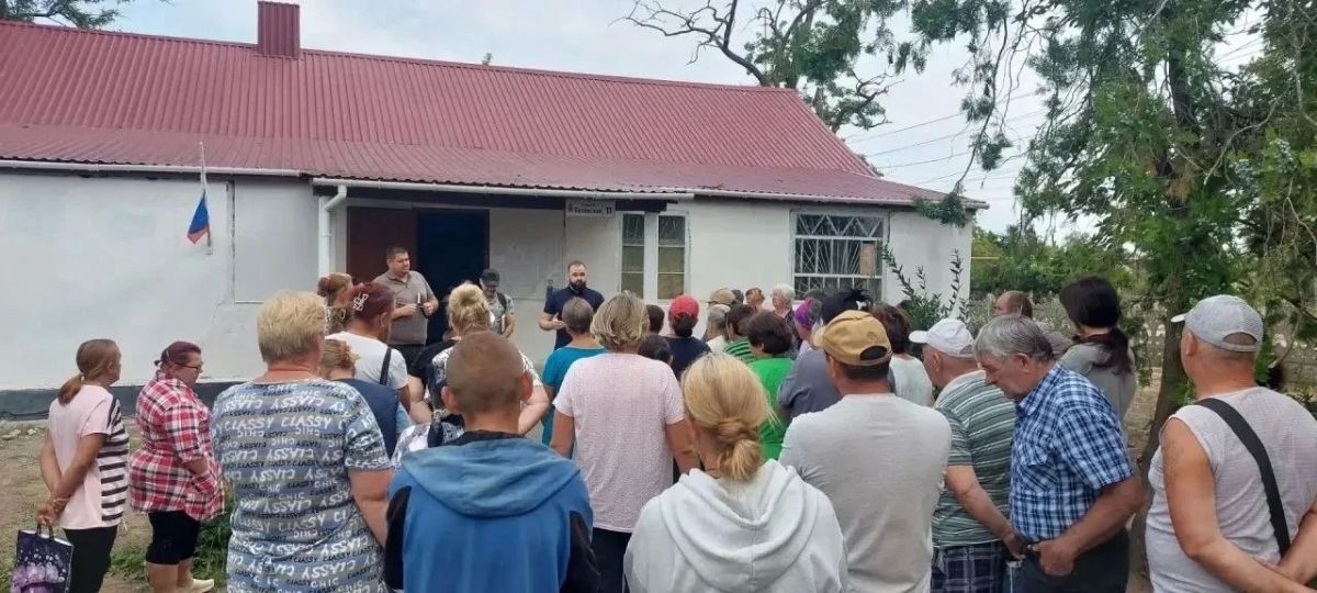 Павел Филипчук: На связи с людьми: прошла встреча с жителями Новокаменки по вопросам обеспечения электро- и водоснабжением Павел Филипчук: На связи с людьми: прошла встреча с жителями Новокаменки по вопросам обеспечения электро- и водоснабжением