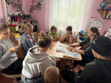 В Костогрызовском сельском клубе прошел экологический час «Путешествие по страницам Красной Книги»