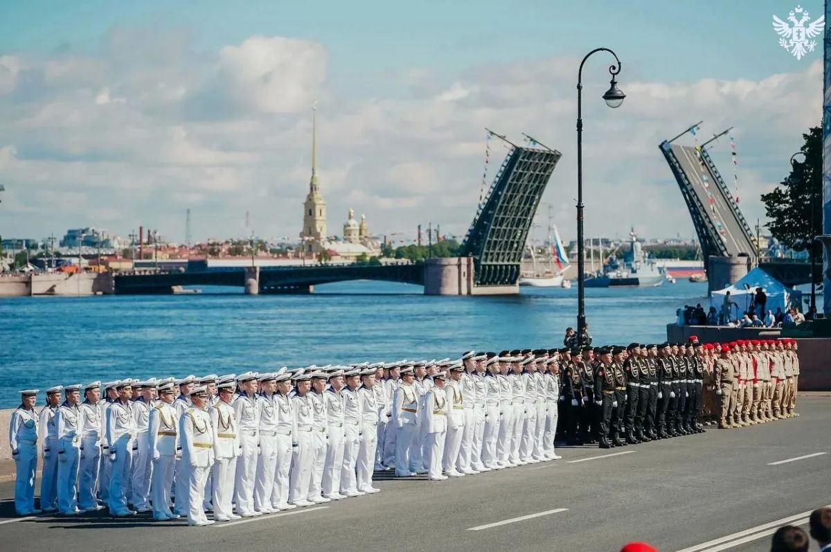 Владимир Сальдо поздравил военных моряков и ветеранов с Днём Военно-Морского Флота Владимир Сальдо поздравил военных моряков и ветеранов с Днём Военно-Морского Флота