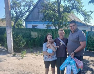 Семью погибшего участника СВО из Новокаменки поздравили с рождением внука