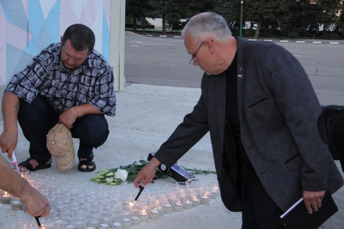 В Чаплинке прошла акция памяти детей — жертв войны в Донбассе В Чаплинке прошла акция памяти детей — жертв войны в Донбассе