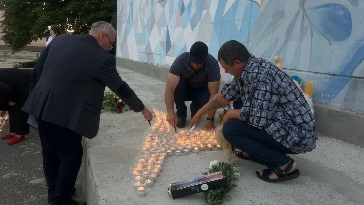 В Чаплинке прошла акция памяти детей — жертв войны в Донбассе В Чаплинке прошла акция памяти детей — жертв войны в Донбассе