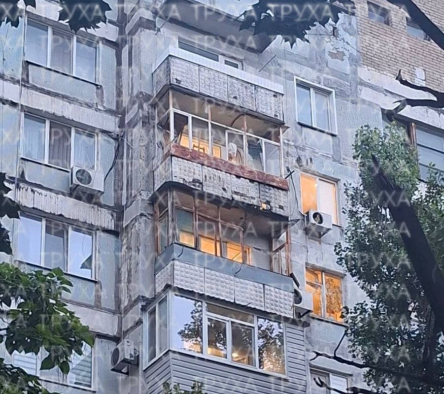 Запорожье: попало по многоэтажке, также полностью уничтожен частный дом - хозяин погиб, из-под завалов спасли 22-летнего парня Запорожье: попало по многоэтажке, также полностью уничтожен частный дом - хозяин погиб, из-под завалов спасли 22-летнего парня
