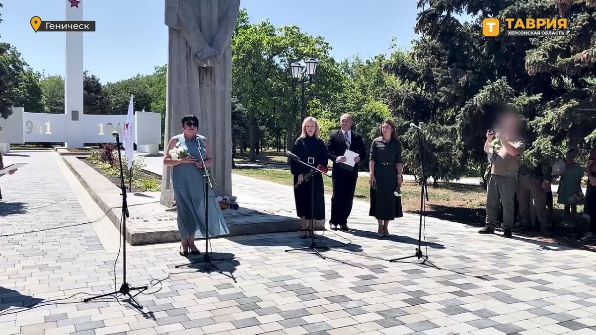 Жители Херсонской области почтили память детей, погибших от террористических действий киевского режима в Донбассе и Новороссии