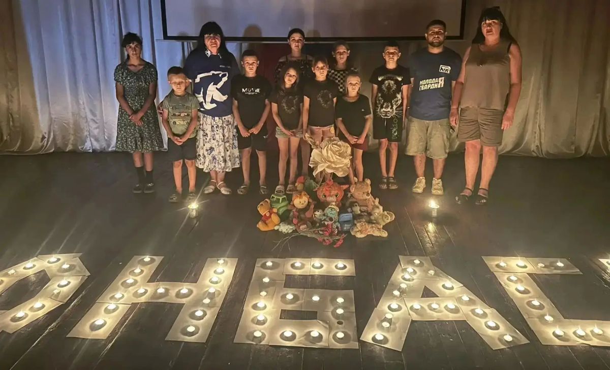 «Донбасс! Помним…». В Вольновском ДК зажгли 100 свечей в память о детях Донбасса «Донбасс! Помним…». В Вольновском ДК зажгли 100 свечей в память о детях Донбасса
