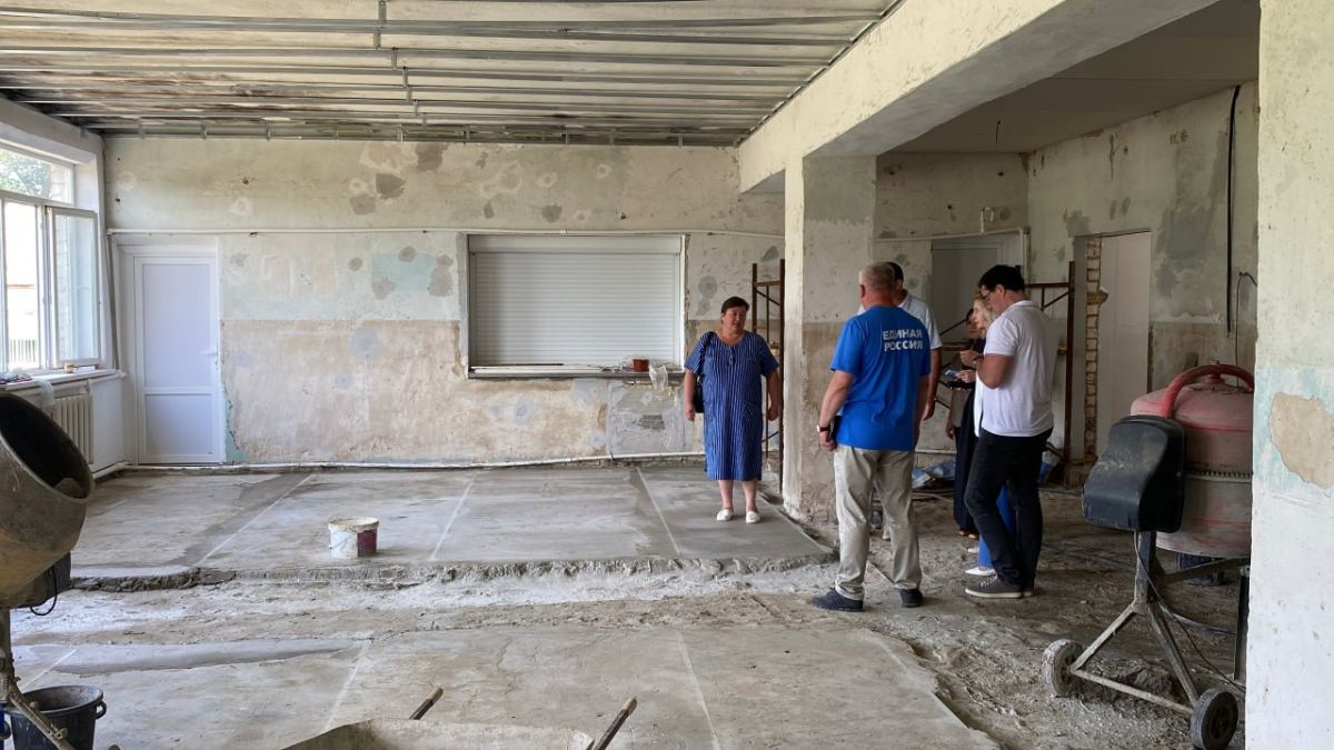 «Родительская приемка» проверила ход ремонта пищеблока в Крестовской школе «Родительская приемка» проверила ход ремонта пищеблока в Крестовской школе