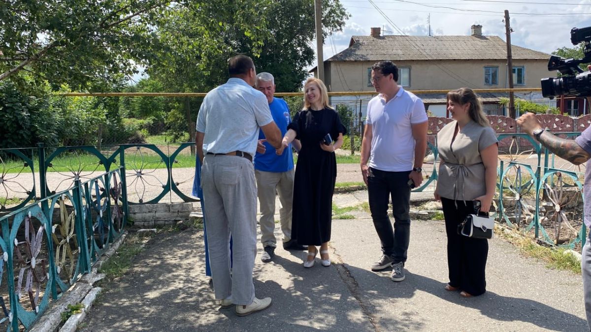 «Родительская приемка» проверила ход ремонта пищеблока в Крестовской школе