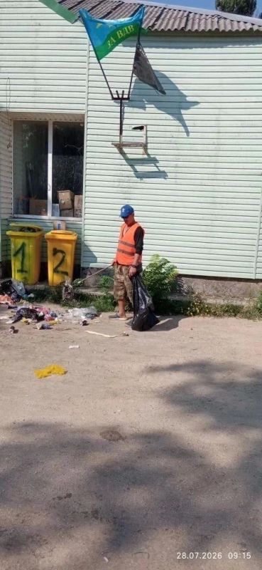 Работники МКУ «Азовкоммунсервис» продолжают наводить порядок в Геническом округе Работники МКУ «Азовкоммунсервис» продолжают наводить порядок в Геническом округе