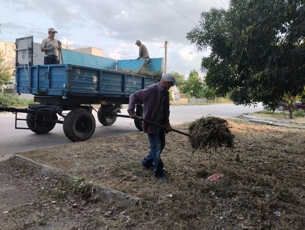 В Скадовске продолжаются плановые работы по благоустройству В Скадовске продолжаются плановые работы по благоустройству