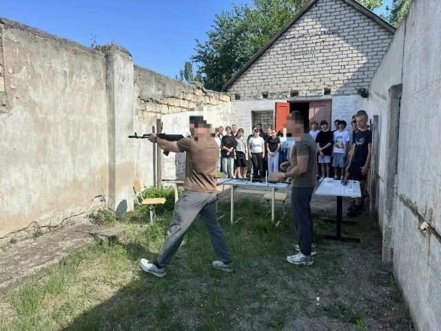 Кадеты Скадовской школы осваивают стрелковое мастерство Кадеты Скадовской школы осваивают стрелковое мастерство