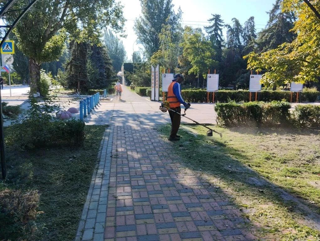 В Скадовске продолжаются плановые работы по благоустройству В Скадовске продолжаются плановые работы по благоустройству