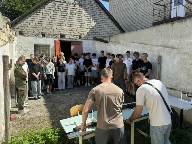 Кадеты Скадовской школы осваивают стрелковое мастерство Кадеты Скадовской школы осваивают стрелковое мастерство