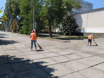 В Скадовске продолжаются плановые работы по благоустройству