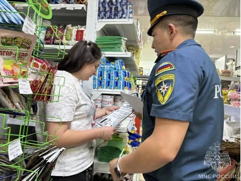 Сотрудники МЧС России провели занятия по эвакуации в торговых объектах Генического МО
