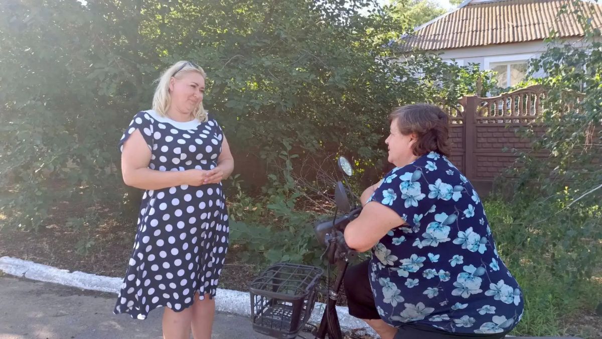 Начальник Каменского территориального отдела Юлия Санина провела личный прием граждан в селе Красный Подол Начальник Каменского территориального отдела Юлия Санина провела личный прием граждан в селе Красный Подол