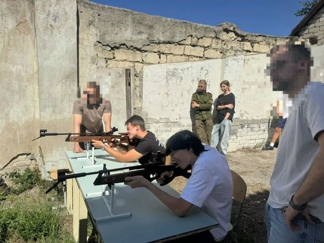 Кадеты Скадовской школы осваивают стрелковое мастерство Кадеты Скадовской школы осваивают стрелковое мастерство
