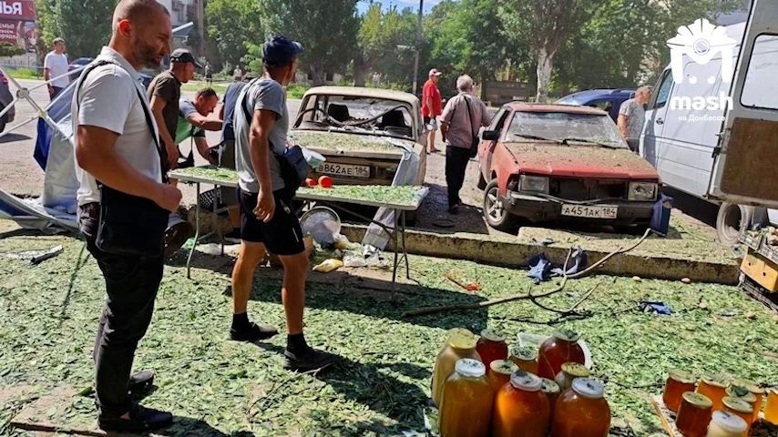 Беспилотник ВСУ ударил по стихийному рынку на Светловской площади в Каховке Беспилотник ВСУ ударил по стихийному рынку на Светловской площади в Каховке