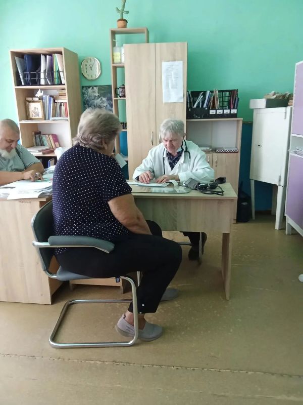 Врачи Горностаевской ЦРБ провели выездной прием жителей села Константиновка Врачи Горностаевской ЦРБ провели выездной прием жителей села Константиновка